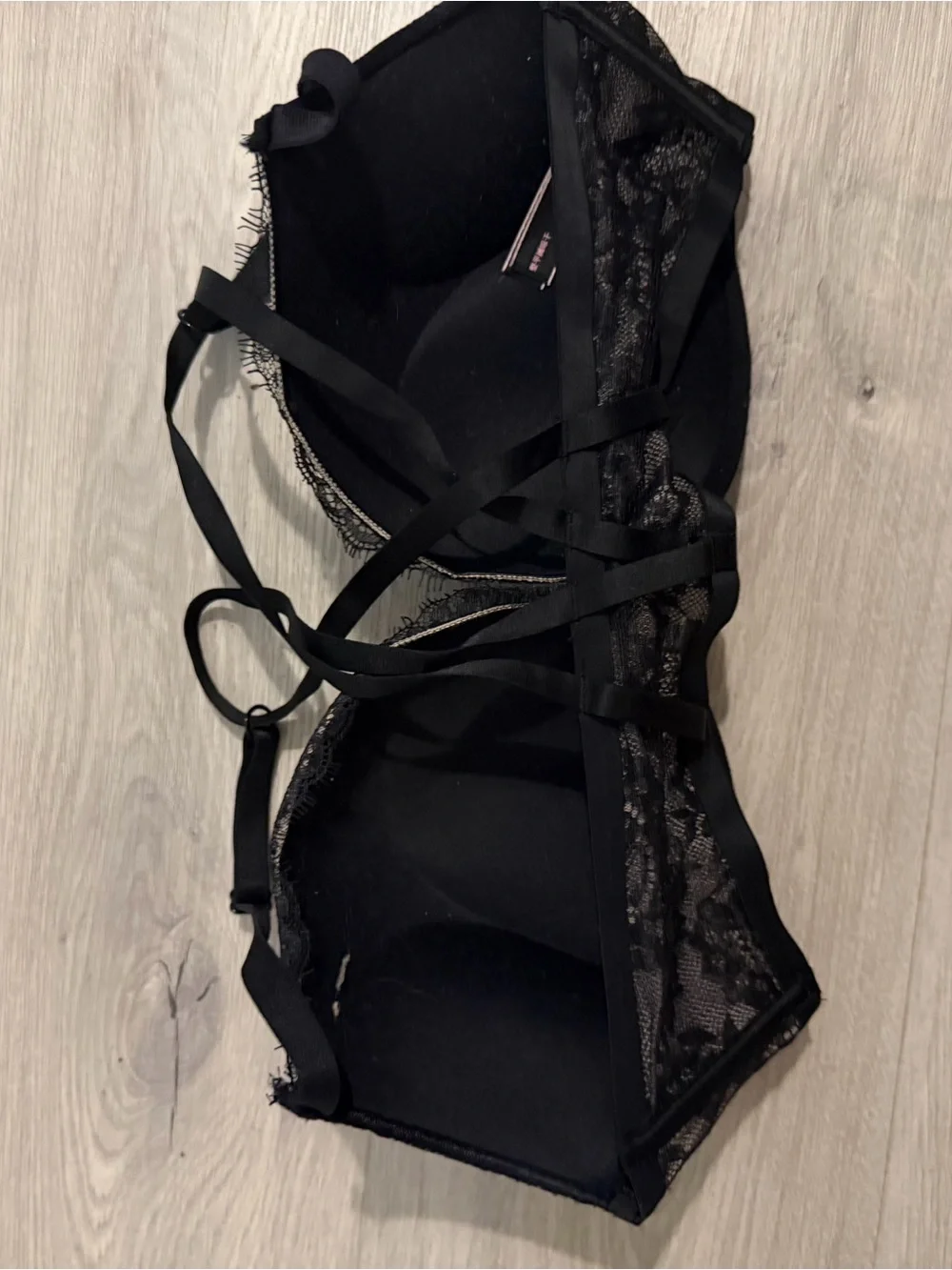 Black Lace Push-Up Bra - Picture 2 of 3